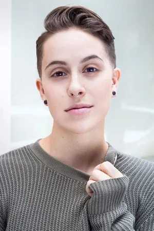 iris menas в роли Фрэнки Стайн