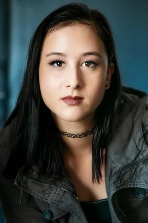 Courtney Lin в роли Дракулаура